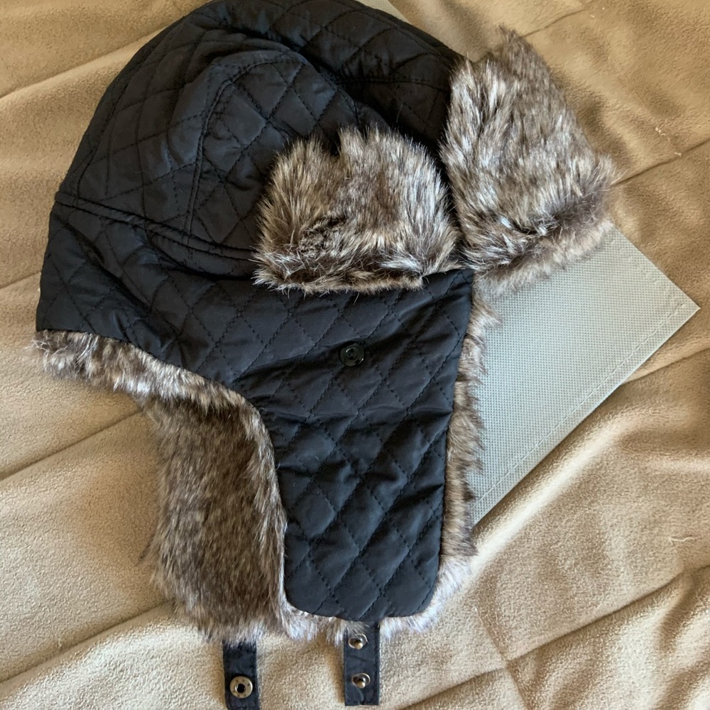 Black trapper/beanie